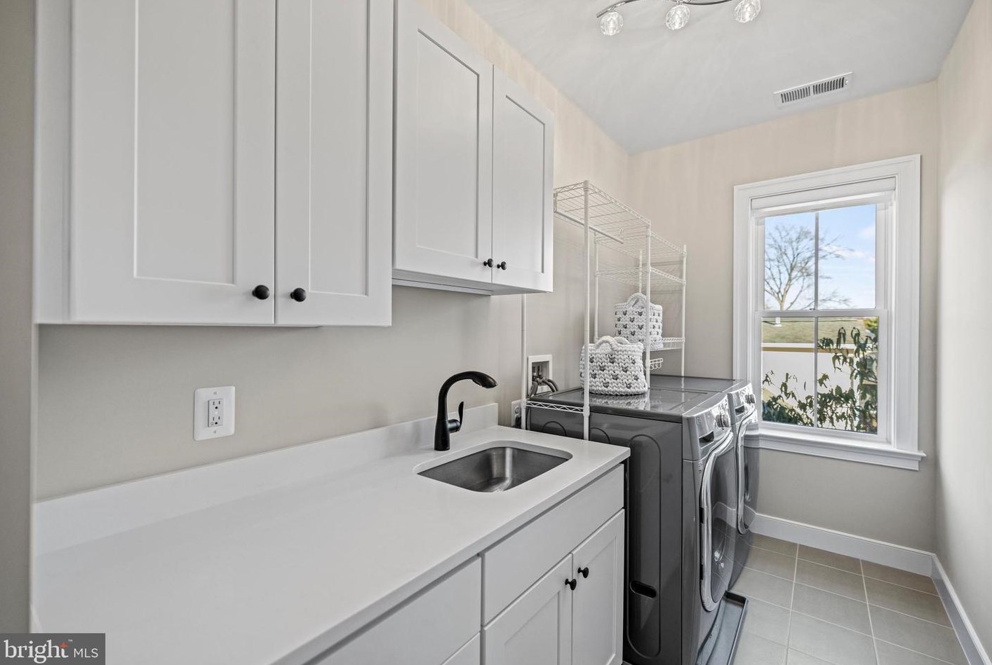 5816 Kingswood Rd, Bethesda MD 20814-1822 exterior