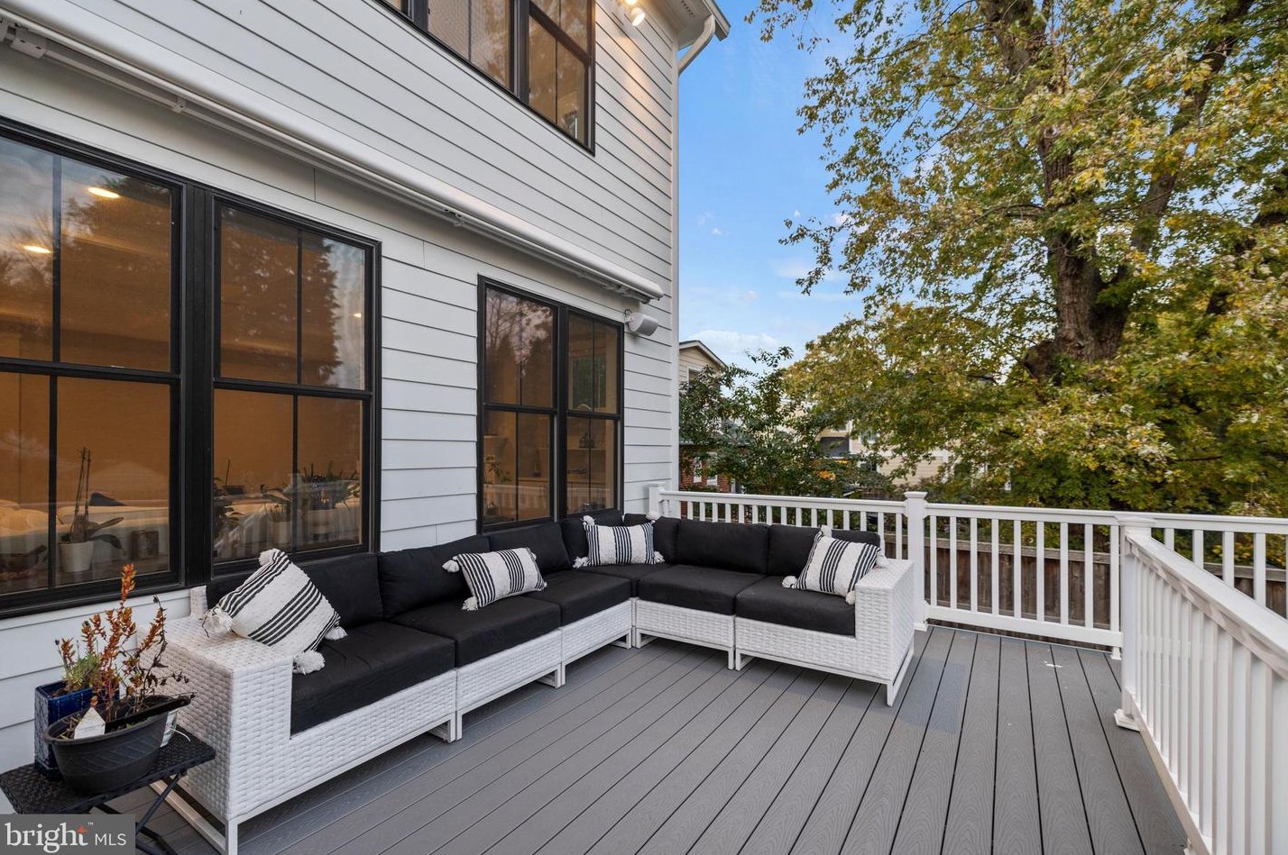 5816 Kingswood Rd, Bethesda MD 20814-1822 exterior