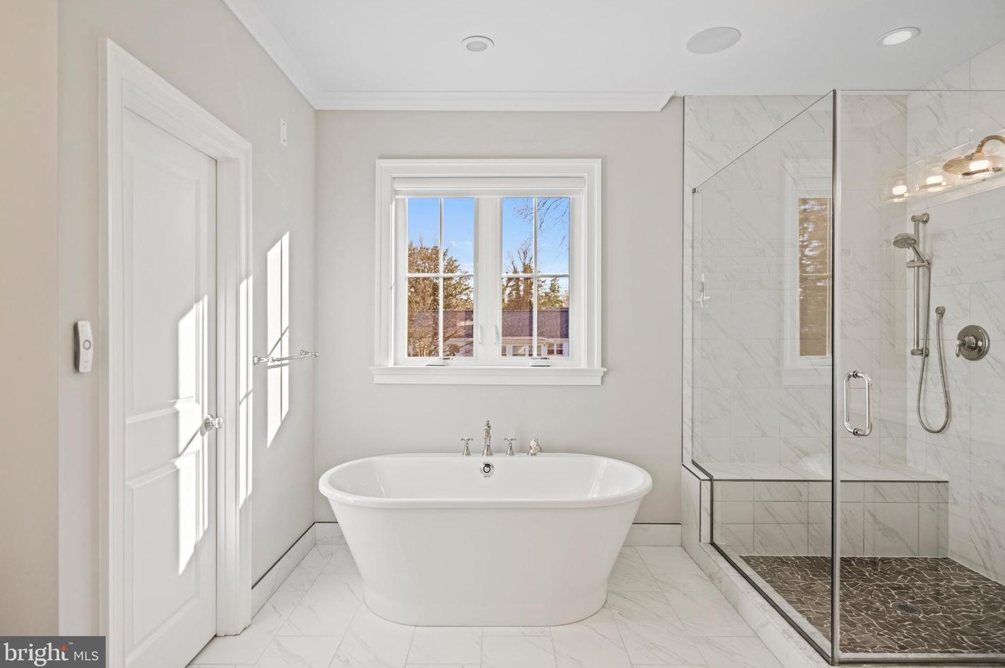 5816 Kingswood Rd, Bethesda MD 20814-1822 exterior