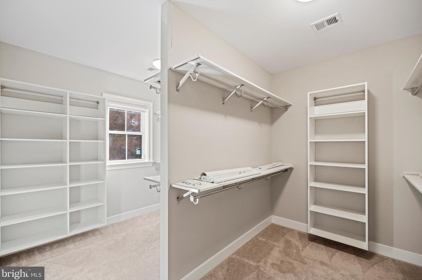 5816 Kingswood Rd, Bethesda MD 20814-1822 exterior