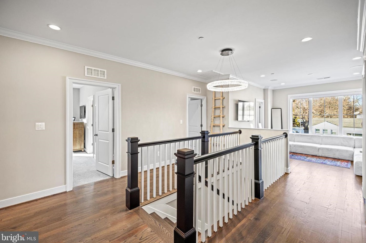 5816 Kingswood Rd, Bethesda MD 20814-1822 exterior