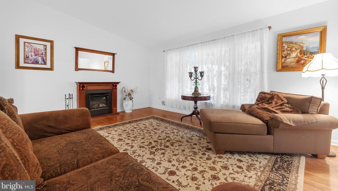 15300 Beaufort Pl, Silver Spring MD  20905-4202 exterior