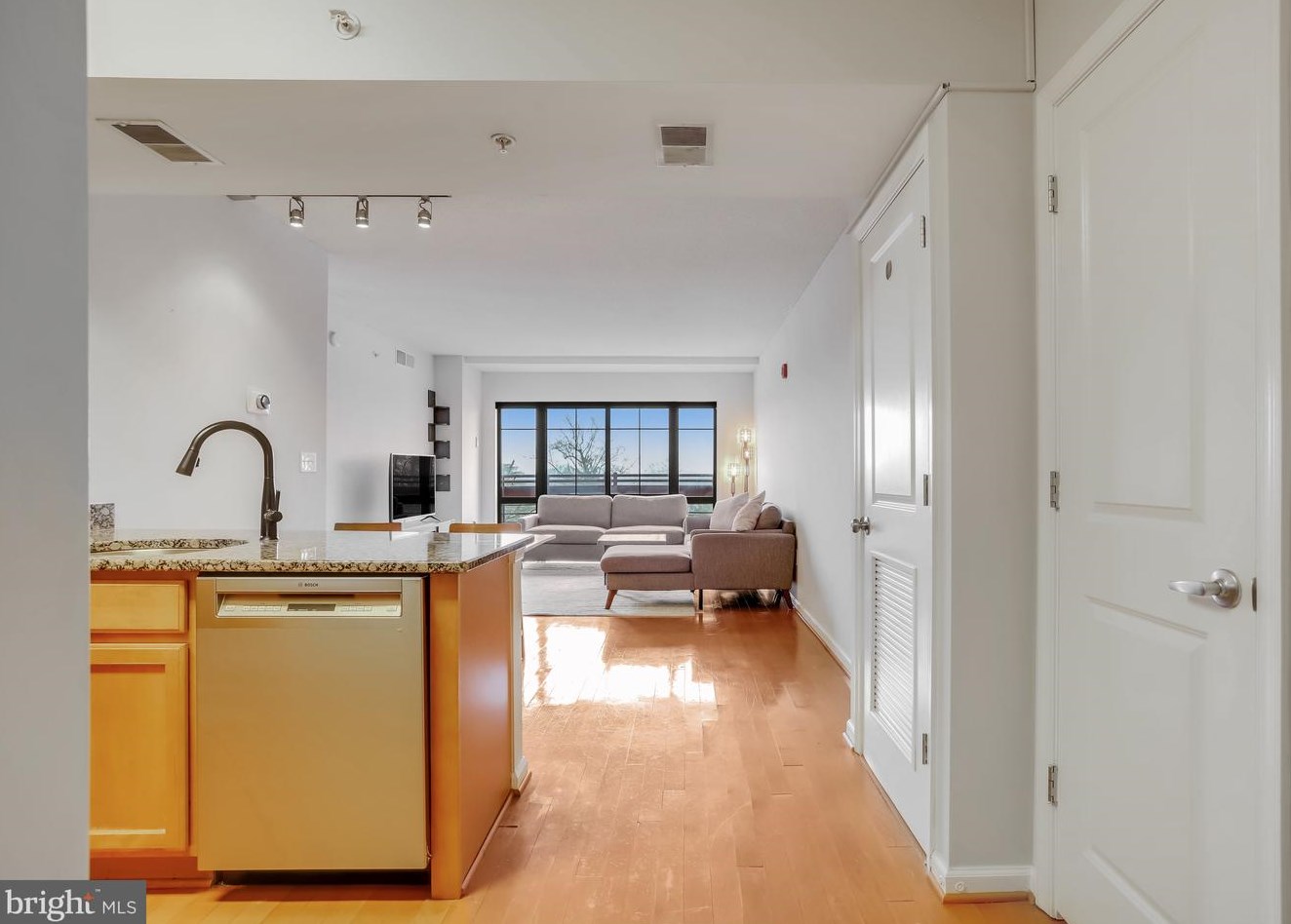 7915 Eastern Ave #808, Silver Spring, MD 20910