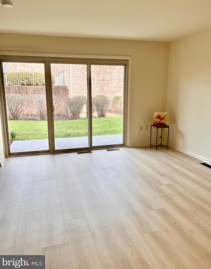 3630 Gleneagles Dr #8-1c, Silver Spring, MD 20906