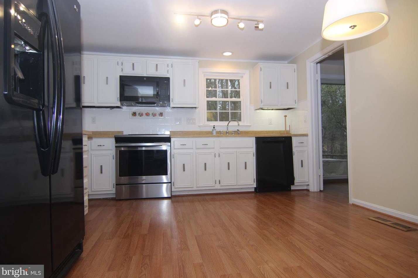 9632 Whetstone Dr, Gaithersburg MD  20886-3113 exterior