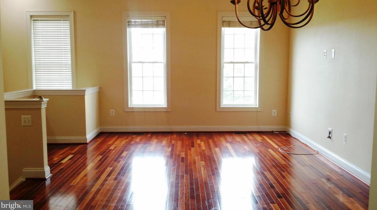 557 Cedar Spring St, Gaithersburg MD  20877-3333 exterior