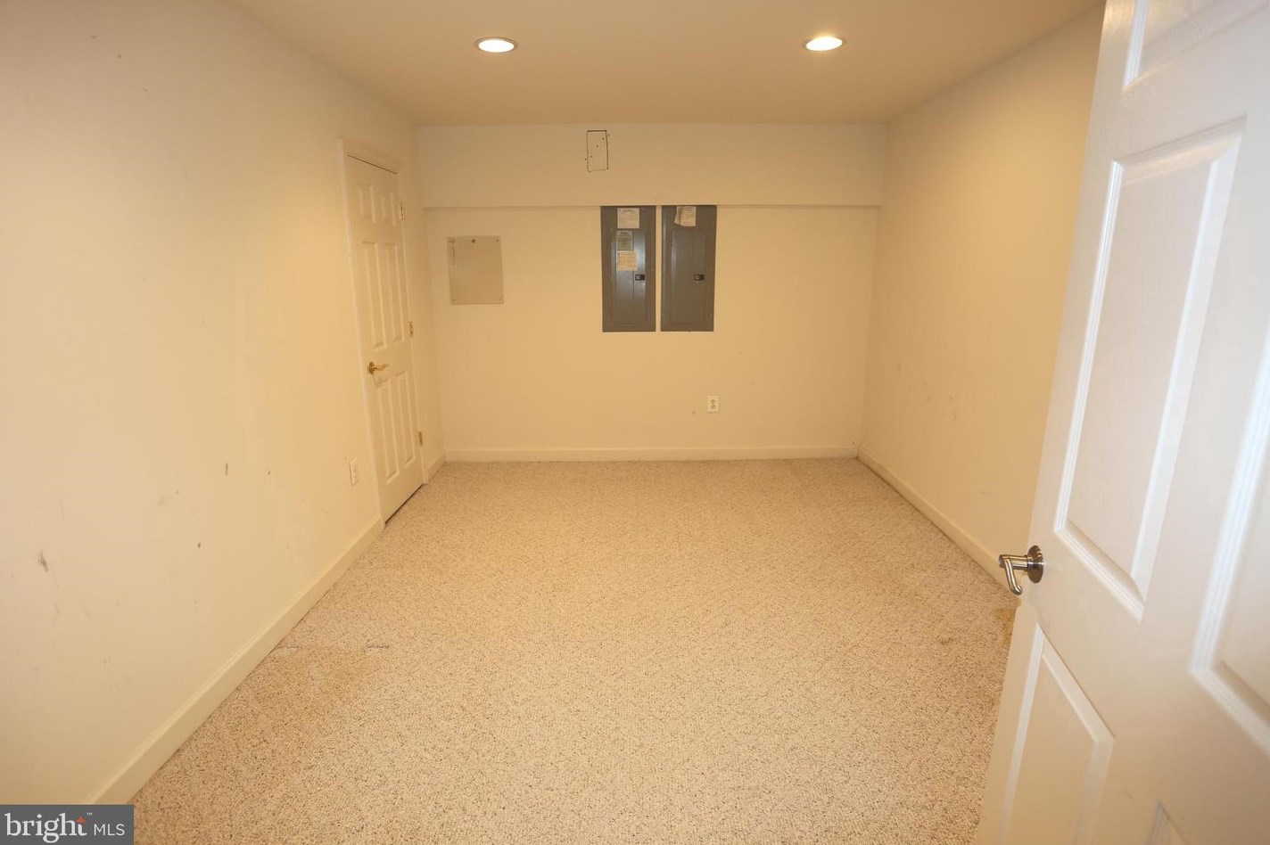 13603 Gum Spg Dr, Rockville MD 20850-3587 exterior