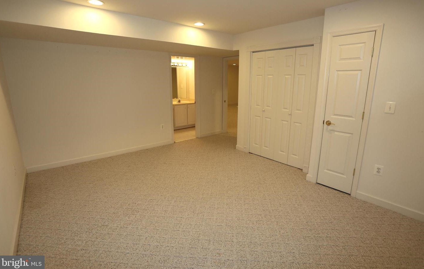 13603 Gum Spg Dr, Rockville MD 20850-3587 exterior