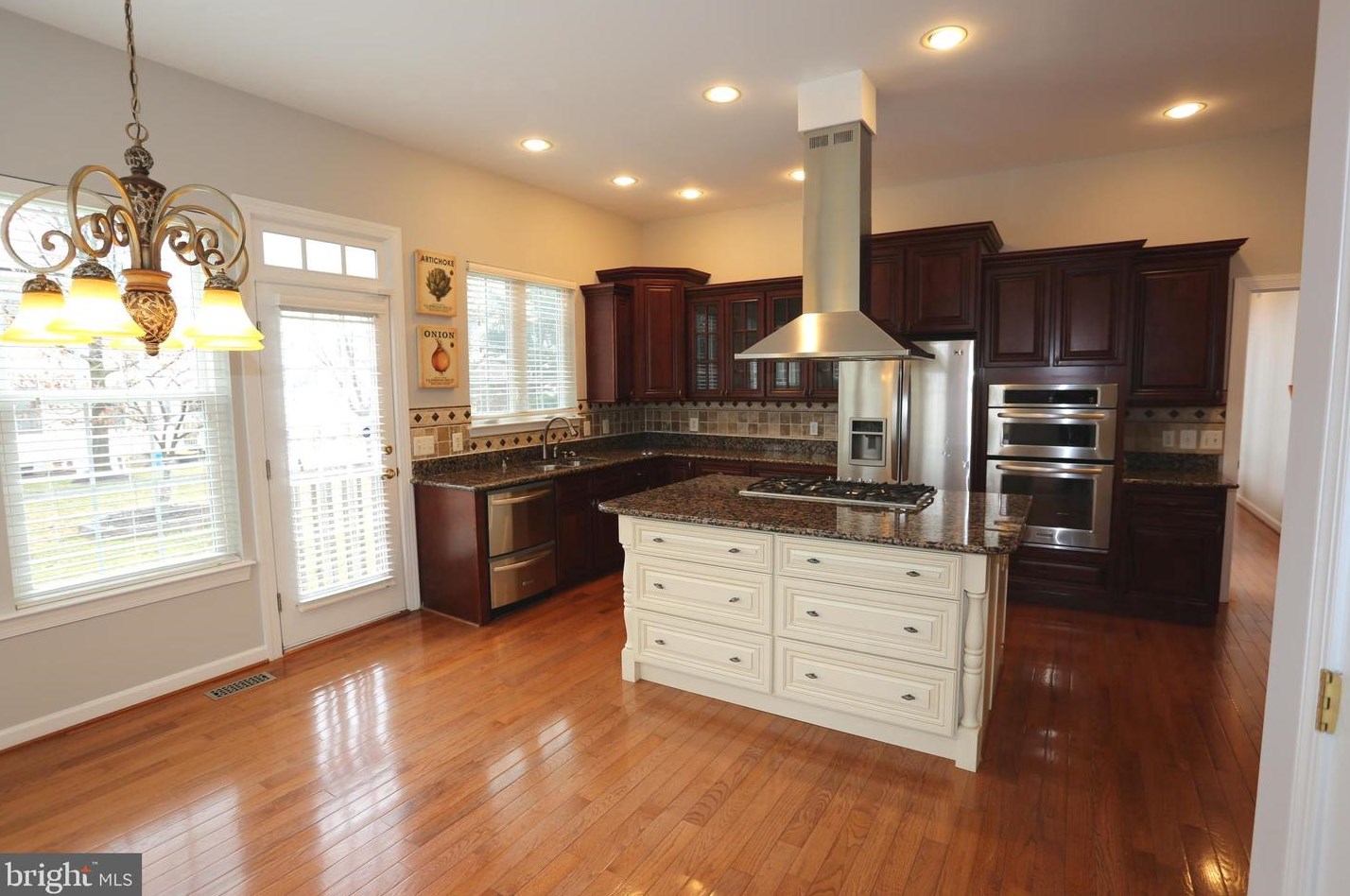 13603 Gum Spg Dr, Rockville MD 20850-3587 exterior