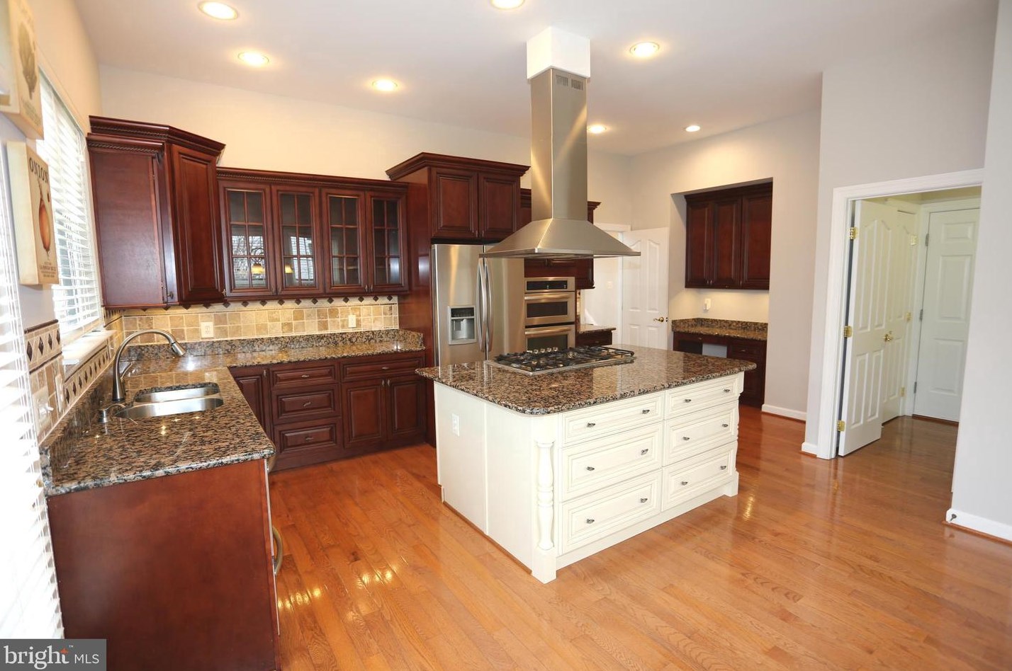 13603 Gum Spg Dr, Rockville MD 20850-3587 exterior