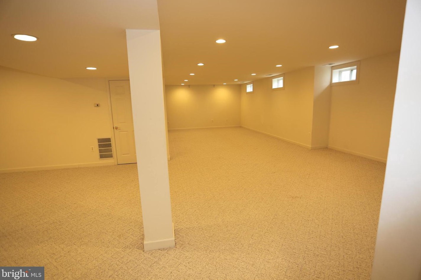 13603 Gum Spg Dr, Rockville MD 20850-3587 exterior