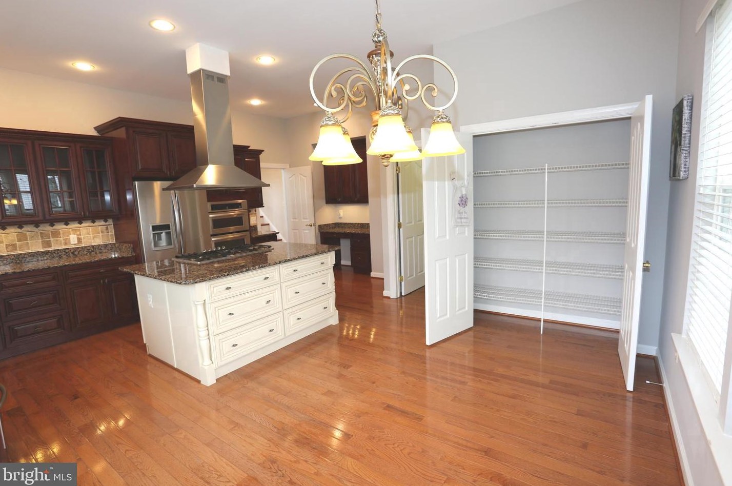 13603 Gum Spg Dr, Rockville MD 20850-3587 exterior