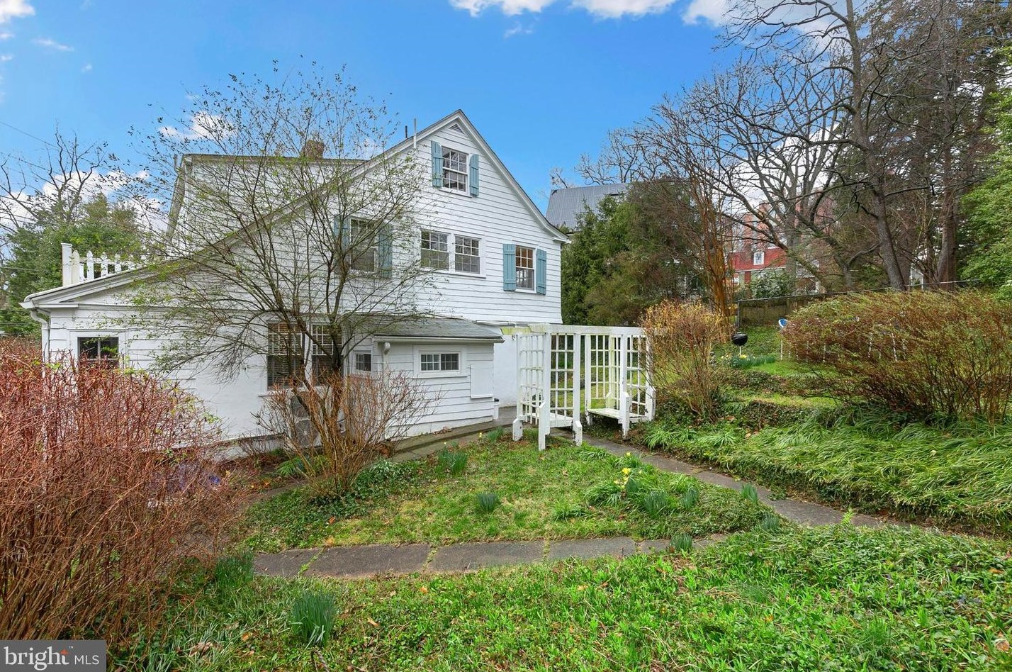 6901 Westmoreland Ave, Silver Spring MD 20912-4409 exterior