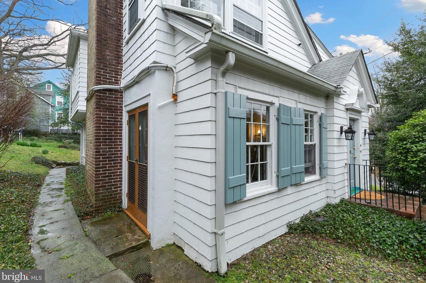 6901 Westmoreland Ave, Silver Spring MD 20912-4409 exterior