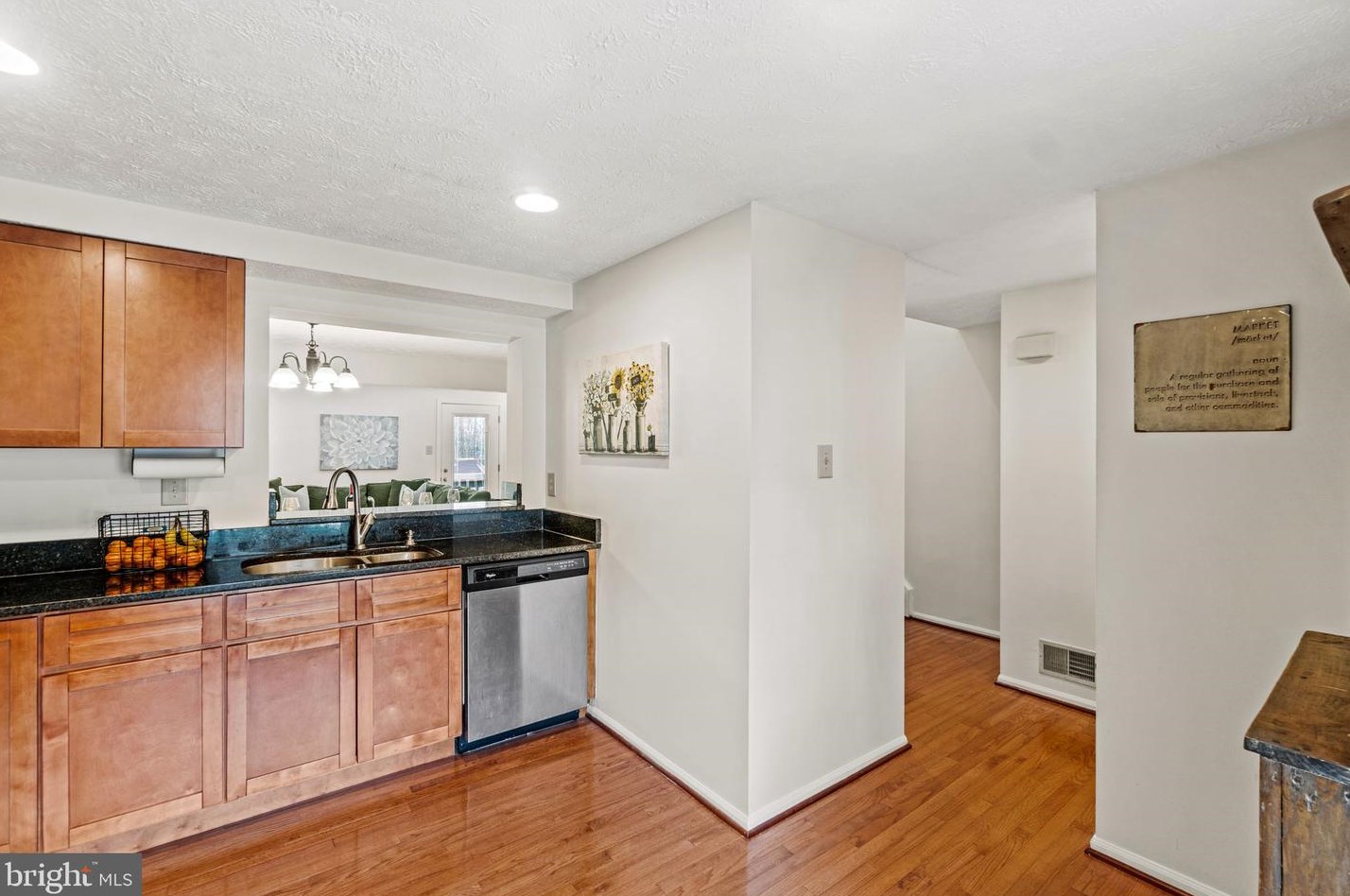 520 Palmspring Dr, Gaithersburg MD  20878-2971 exterior