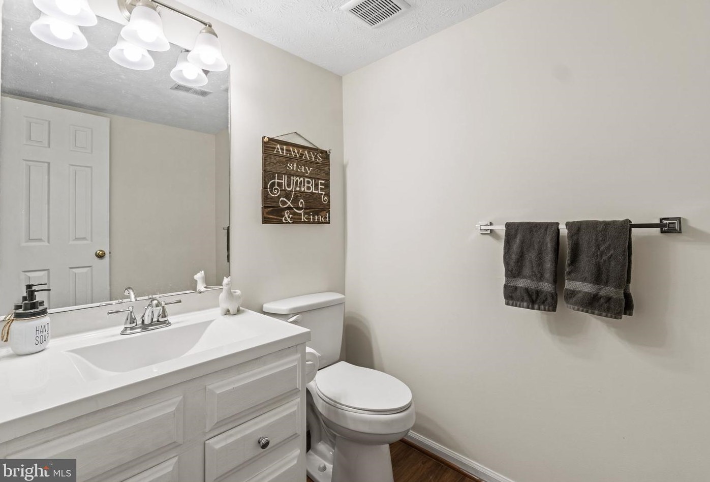 520 Palmspring Dr, Gaithersburg MD  20878-2971 exterior