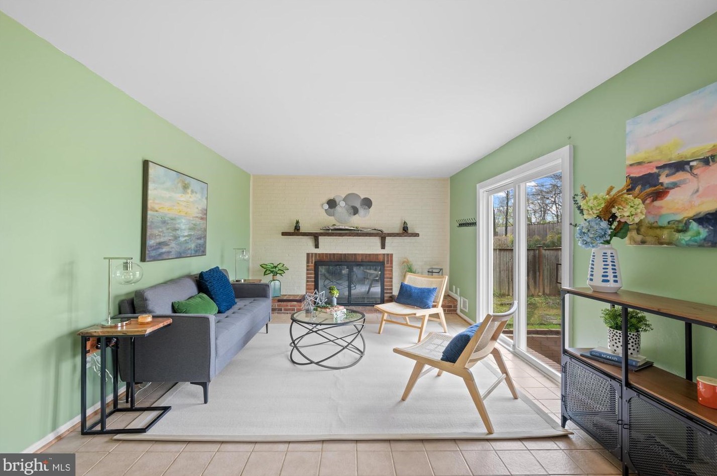 207 Summit Hall Rd, Gaithersburg MD  20877-1825 exterior