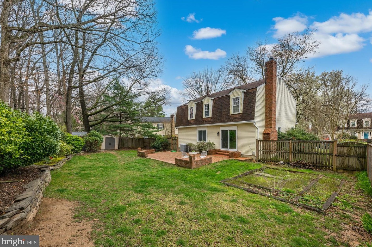 207 Summit Hall Rd, Gaithersburg MD  20877-1825 exterior