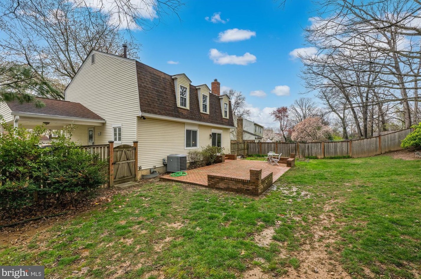 207 Summit Hall Rd, Gaithersburg MD  20877-1825 exterior