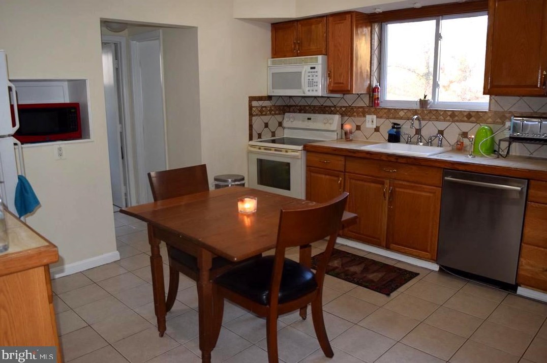 11216 Bybee St, Silver Spring MD 20902-3205 exterior