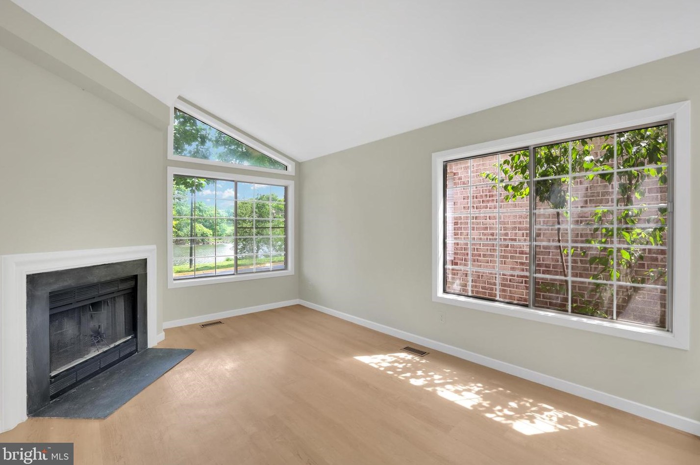 9838 Islandside Dr, Gaithersburg MD 20886-4210 exterior