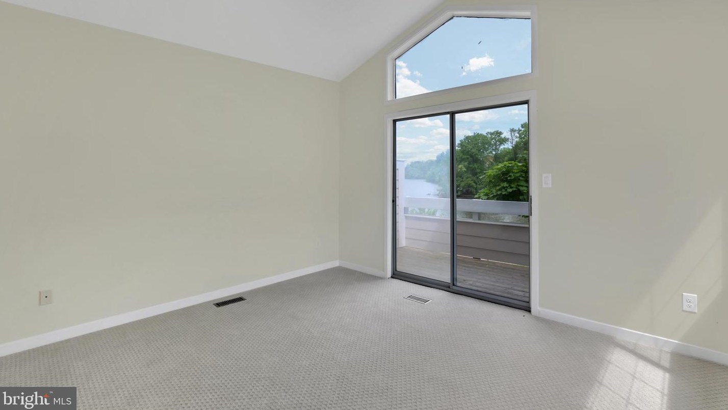 9838 Islandside Dr, Gaithersburg MD 20886-4210 exterior