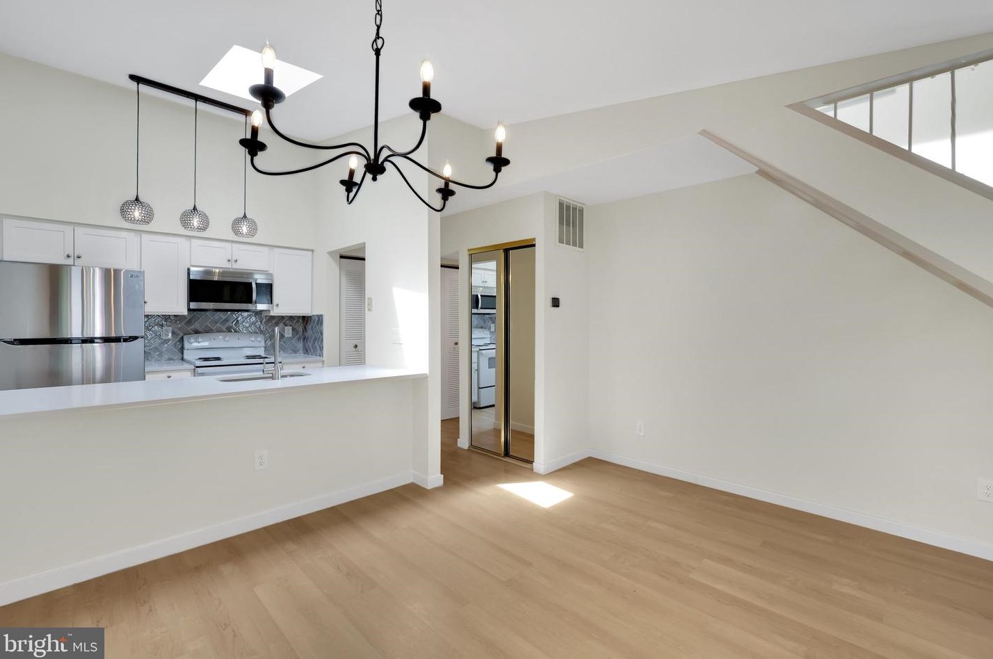 9838 Islandside Dr, Gaithersburg MD 20886-4210 exterior