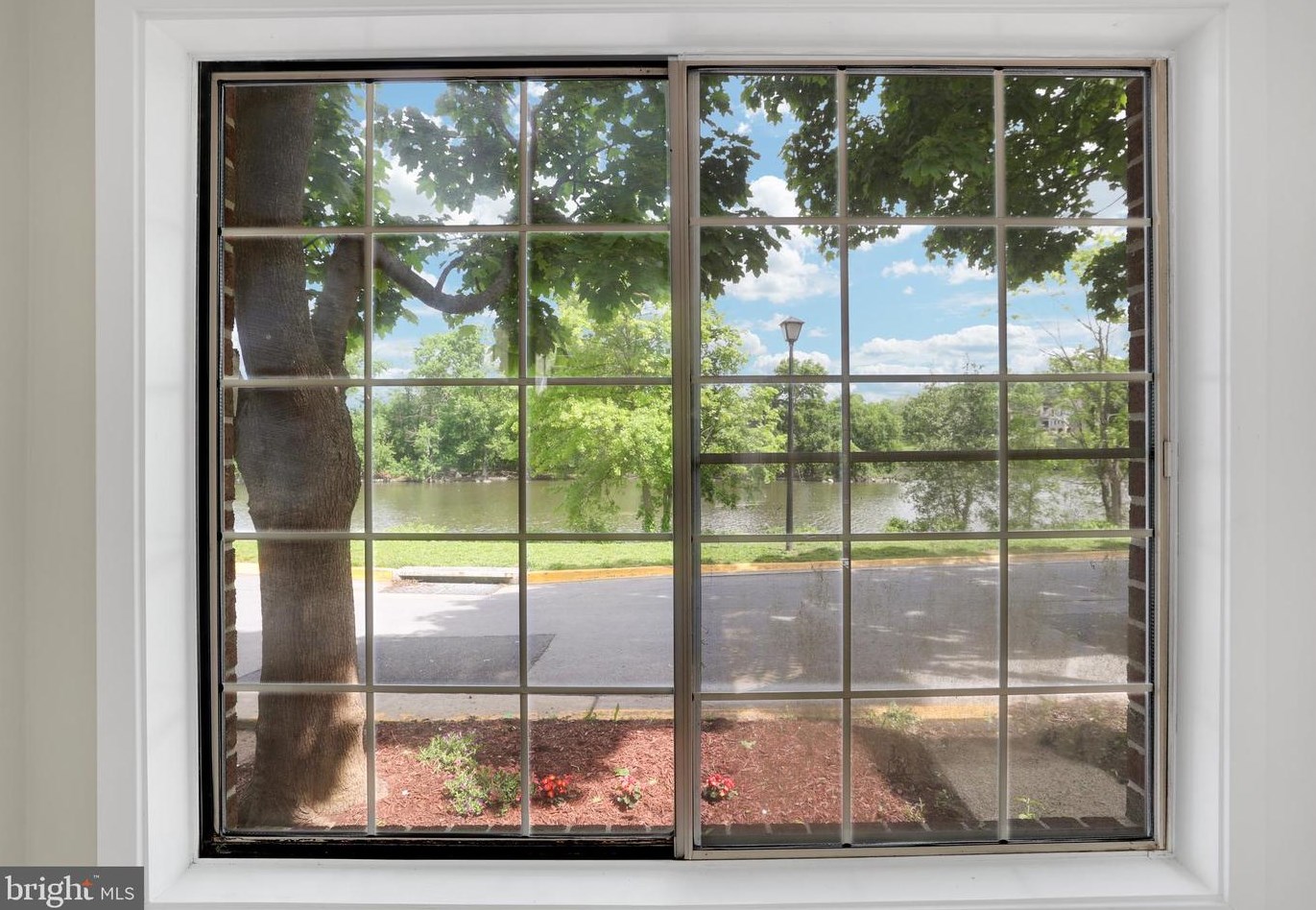 9838 Islandside Dr, Gaithersburg MD 20886-4210 exterior