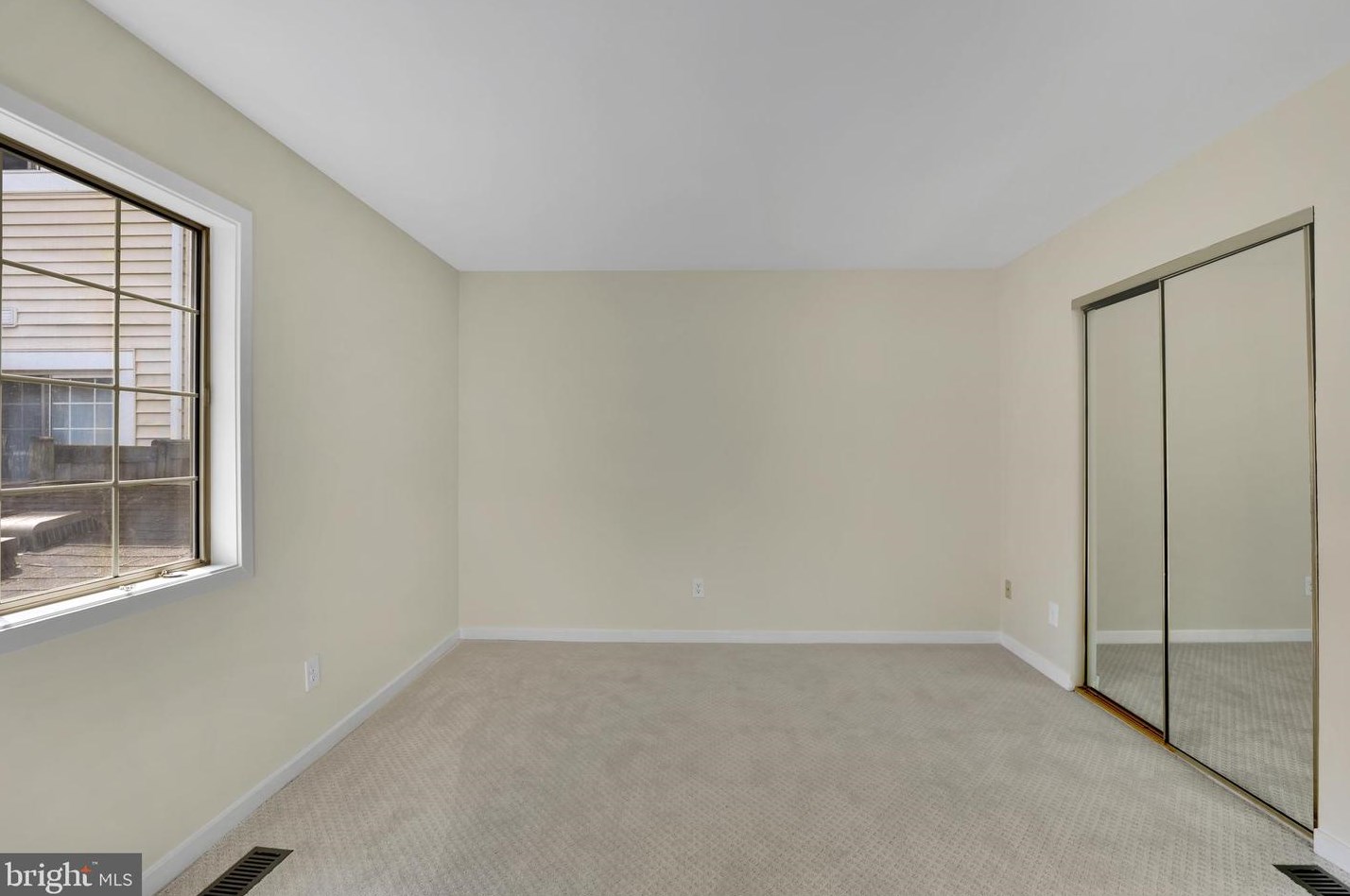 9838 Islandside Dr, Gaithersburg MD 20886-4210 exterior