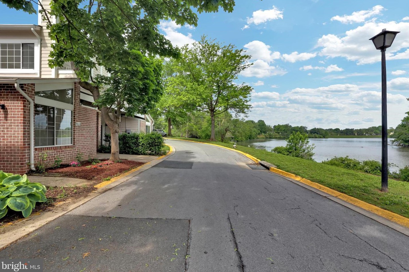 9838 Islandside Dr, Gaithersburg MD 20886-4210 exterior