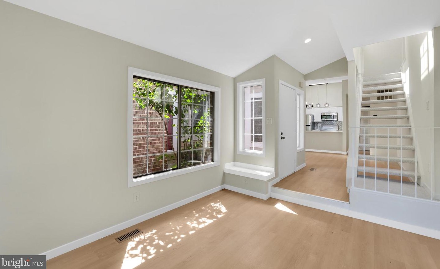 9838 Islandside Dr, Gaithersburg MD 20886-4210 exterior