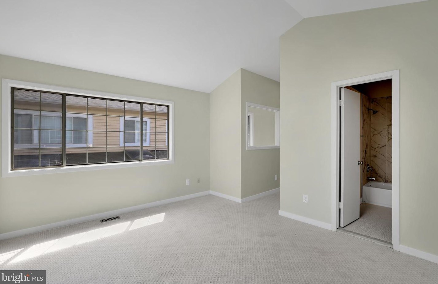 9838 Islandside Dr, Gaithersburg MD 20886-4210 exterior