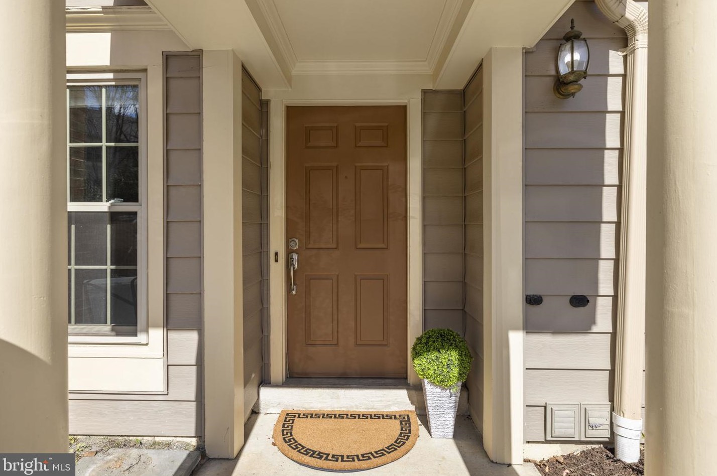 5711 Mayfair Manor Dr, Rockville, MD 20852-5554