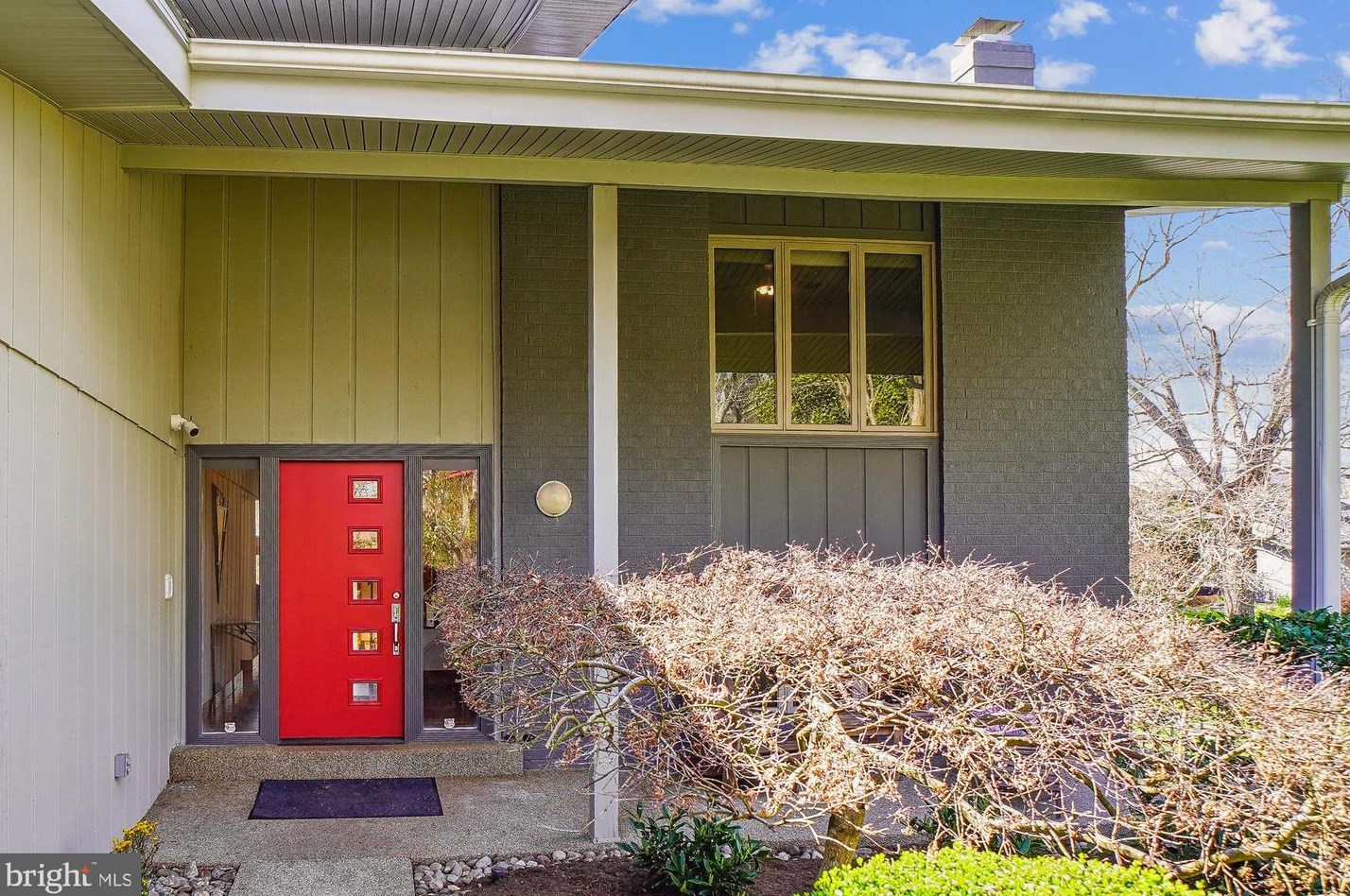 11140 Korman Dr, Rockville, MD 20854-2046