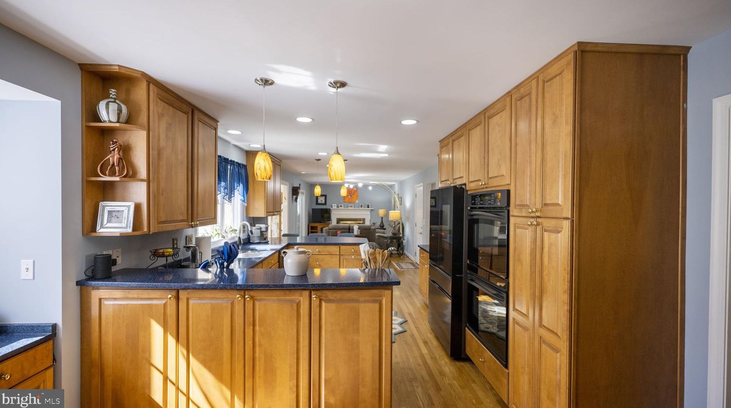 12322 Galesville Dr, Gaithersburg, MD 20878-2075