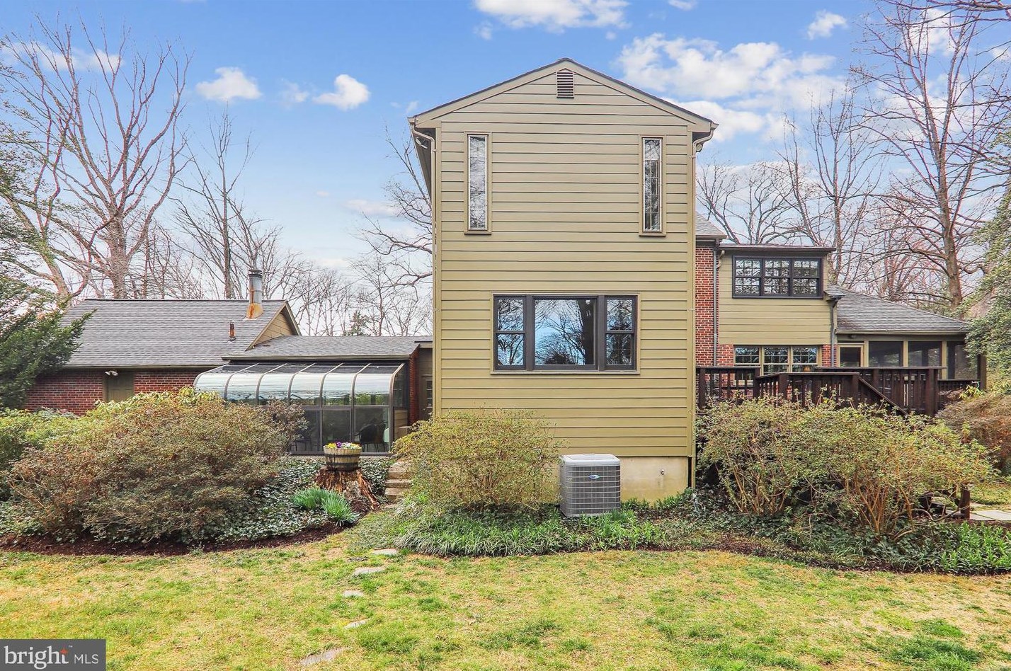 10609 Greenacres Dr, Silver Spring, MD 20903-1214