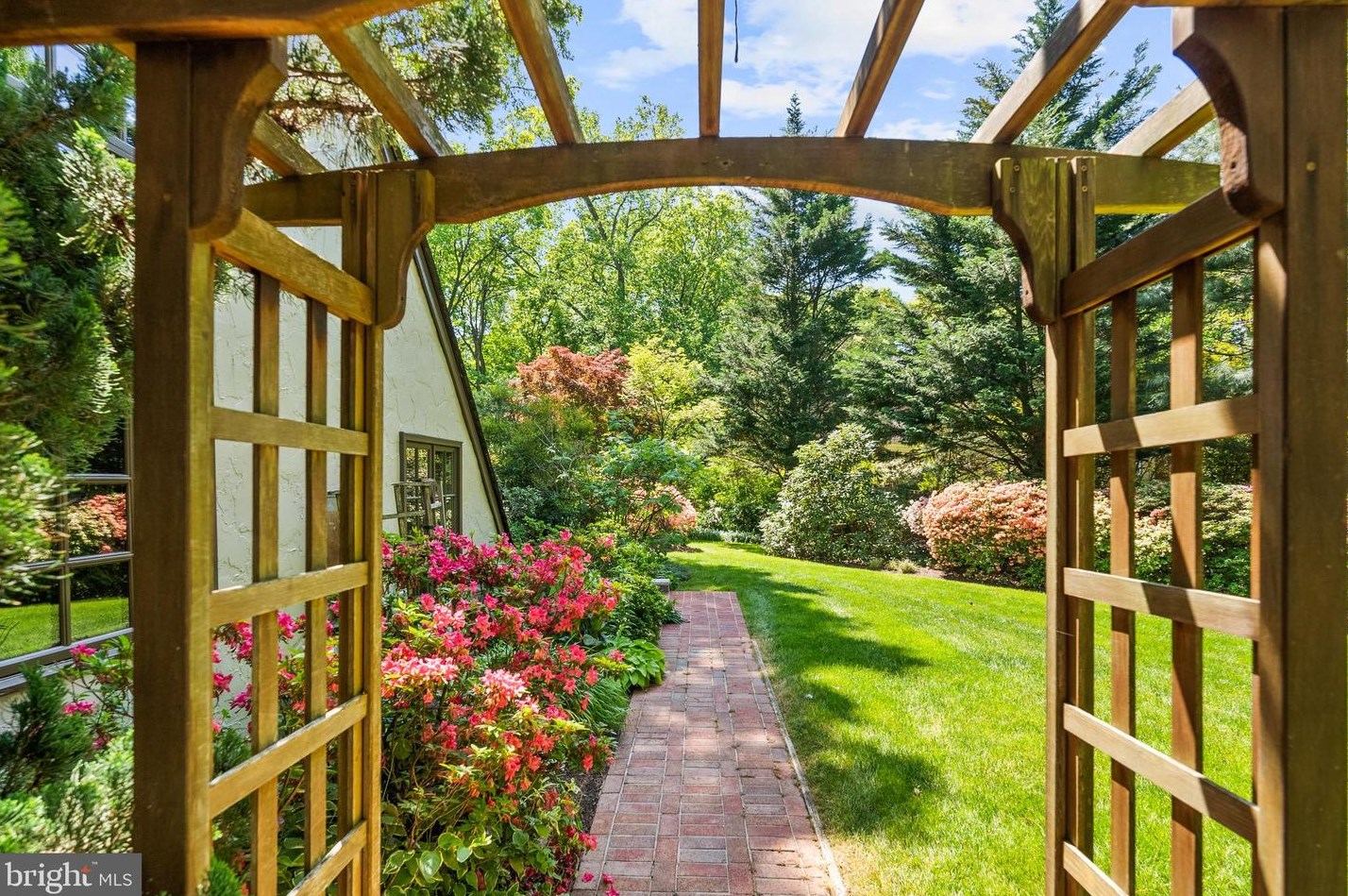 7211 Brookstone Ct, Rockville MD 20854-4838 exterior