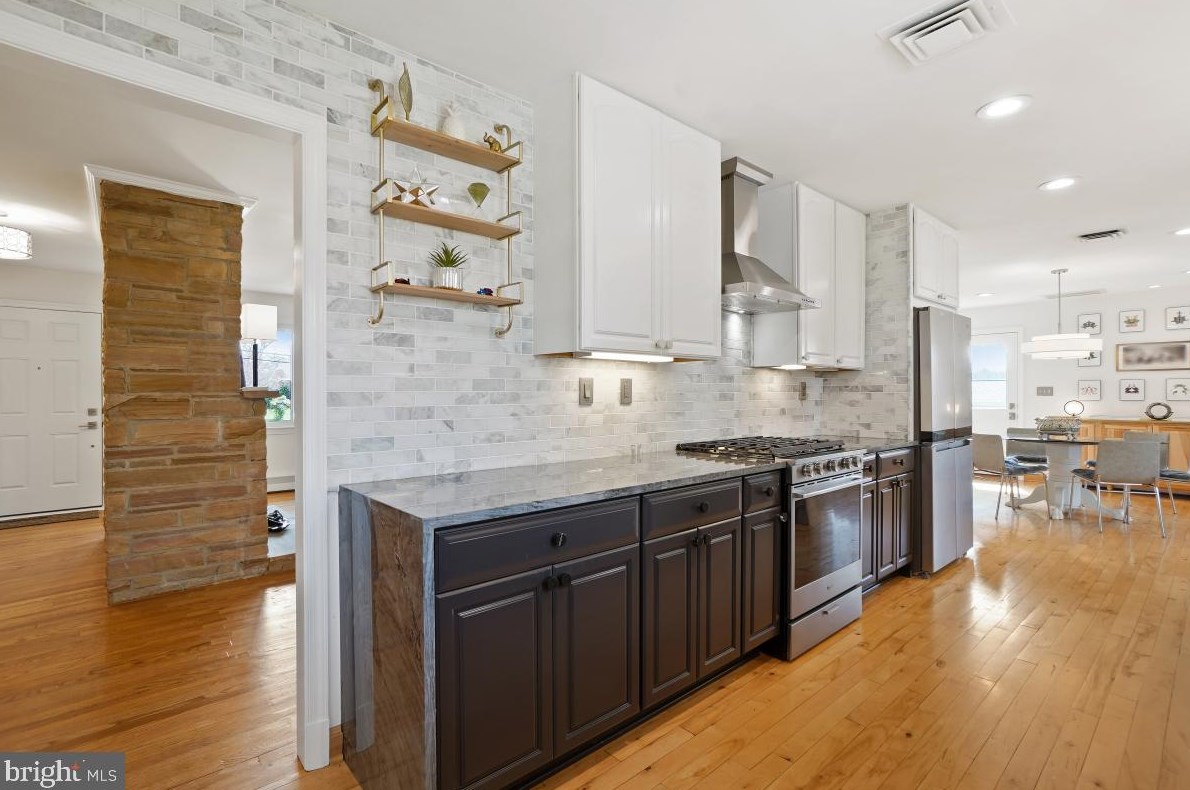 17708 Parkridge Dr, Gaithersburg MD  20878-1113 exterior