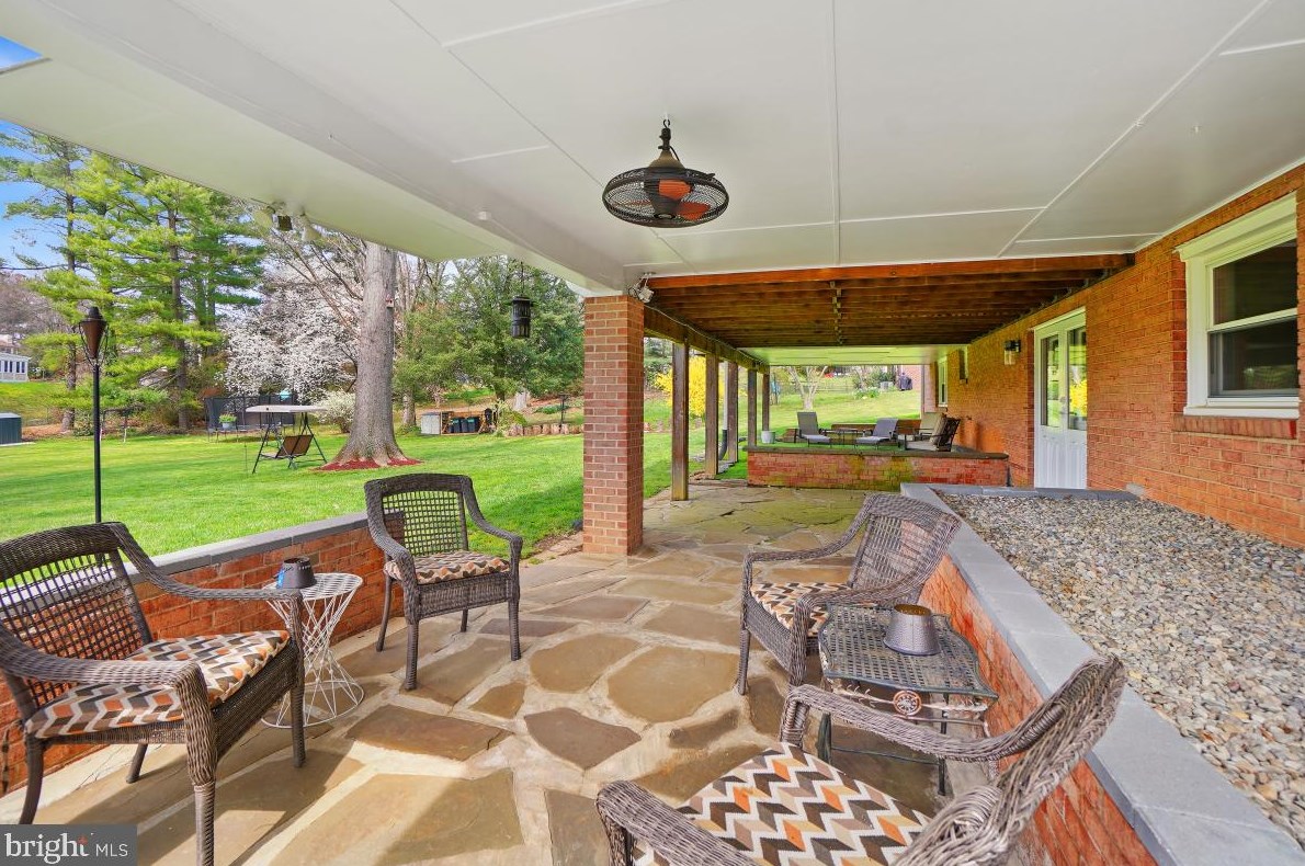 17708 Parkridge Dr, Gaithersburg MD  20878-1113 exterior