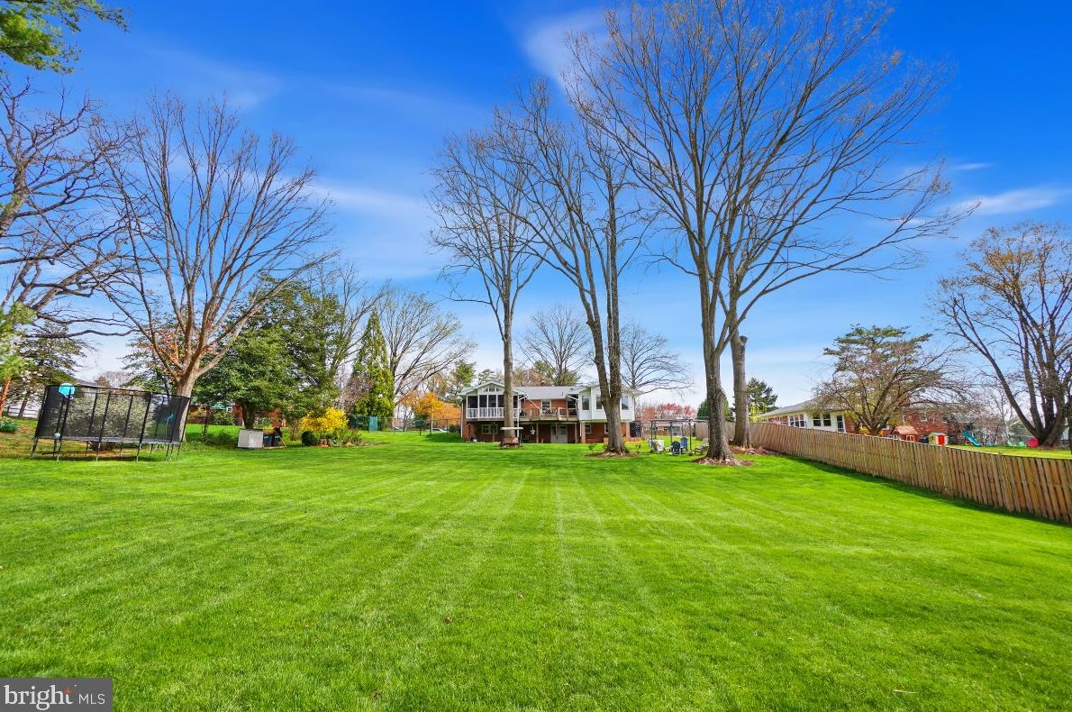 17708 Parkridge Dr, Gaithersburg MD  20878-1113 exterior