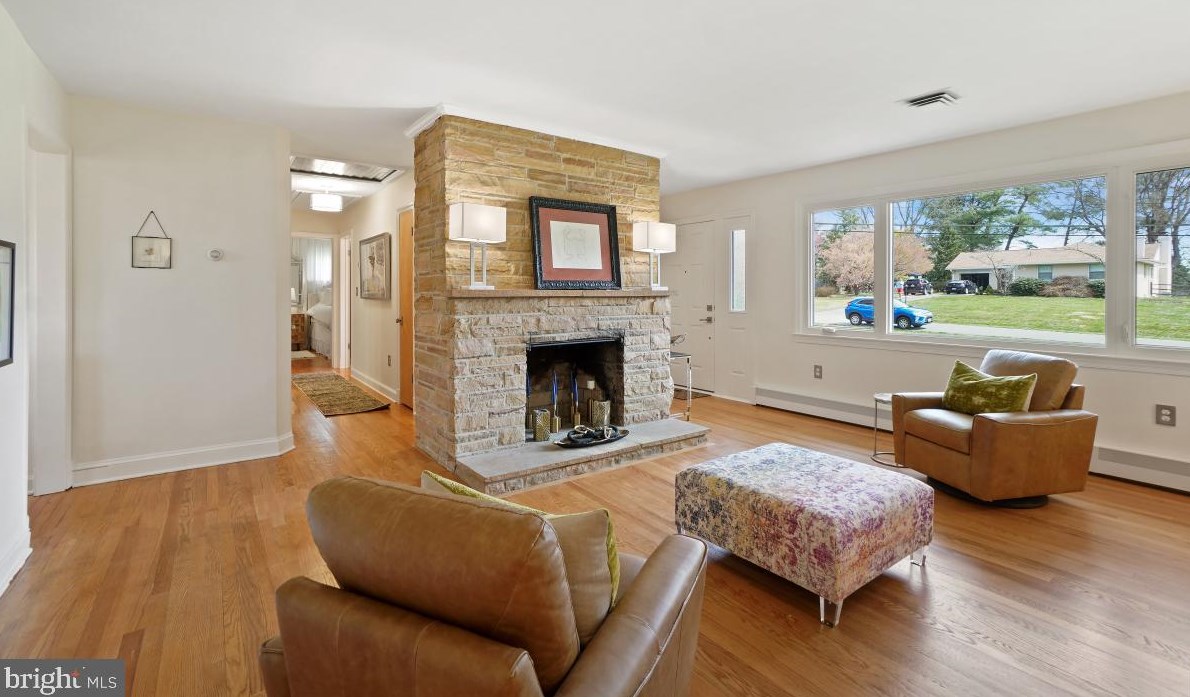 17708 Parkridge Dr, Gaithersburg MD  20878-1113 exterior