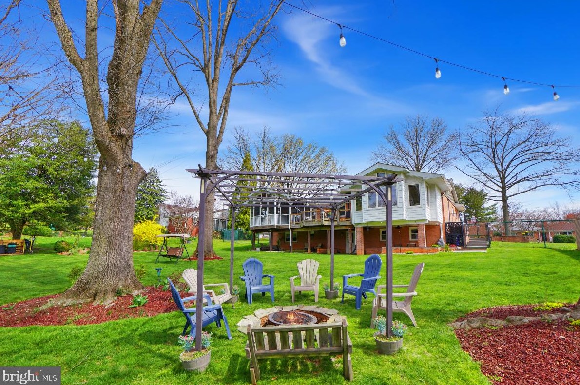 17708 Parkridge Dr, Gaithersburg MD  20878-1113 exterior