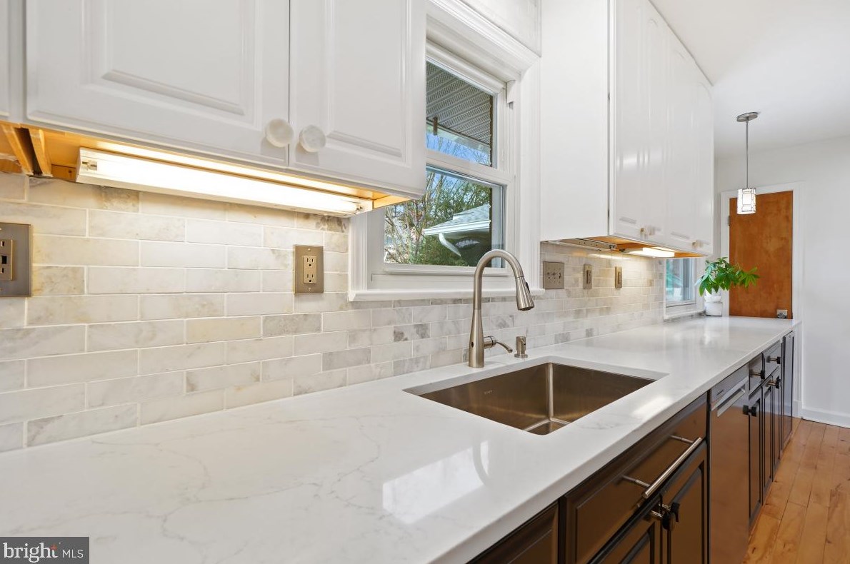 17708 Parkridge Dr, Gaithersburg MD  20878-1113 exterior