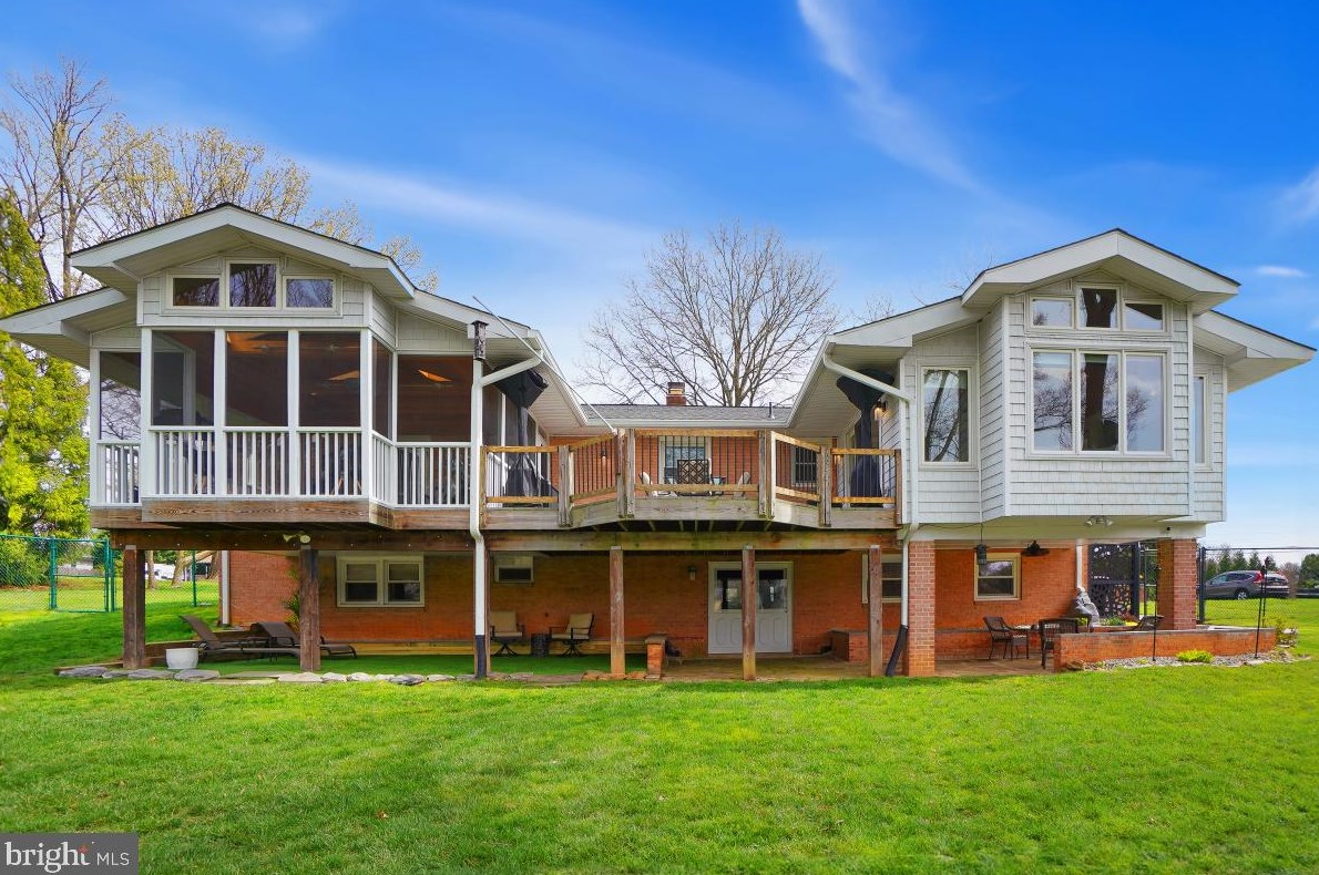 17708 Parkridge Dr, Gaithersburg MD  20878-1113 exterior