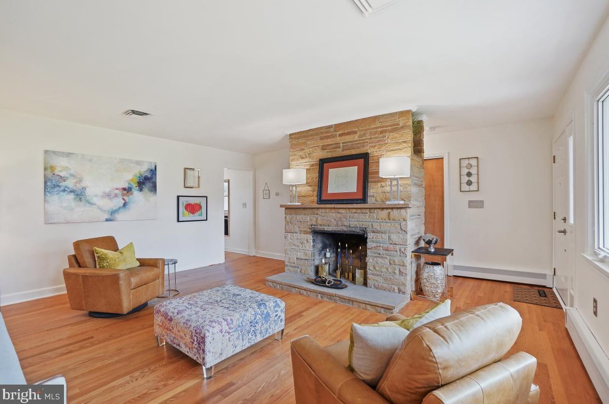17708 Parkridge Dr, Gaithersburg MD  20878-1113 exterior
