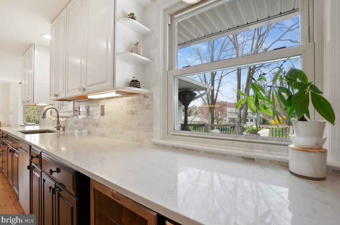 17708 Parkridge Dr, Gaithersburg MD  20878-1113 exterior