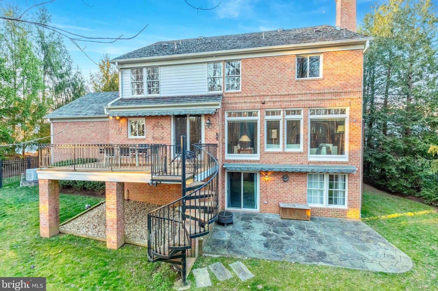 8800 Deer Hollow Ln, Rockville MD 20854-5440 exterior