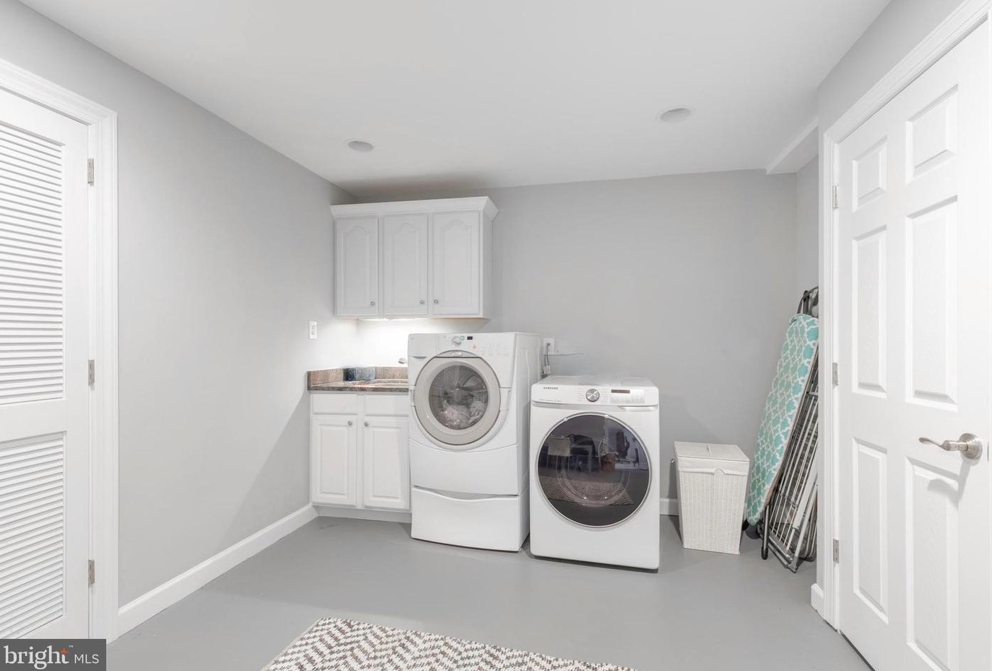 8800 Deer Hollow Ln, Rockville MD 20854-5440 exterior