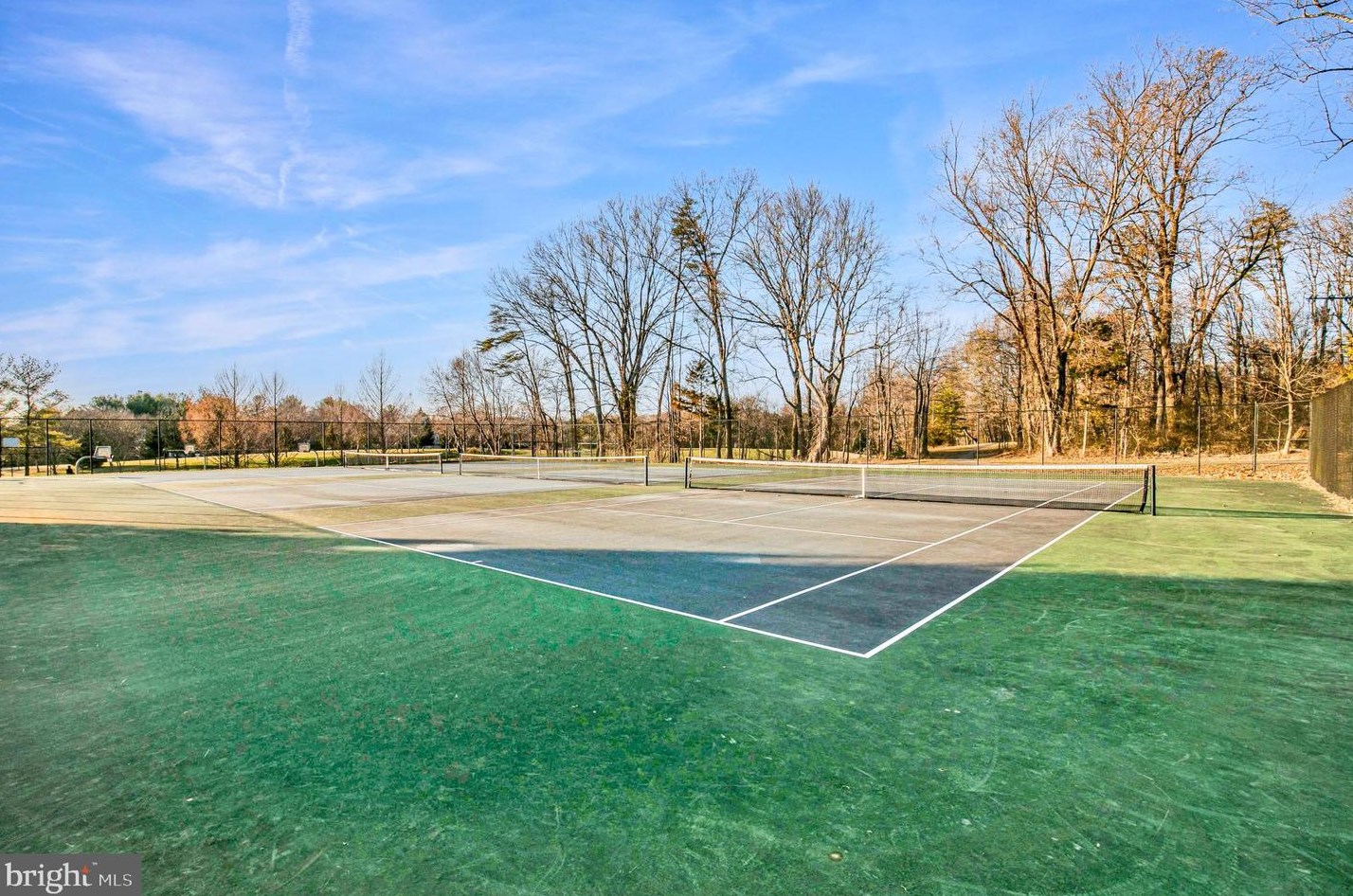 8800 Deer Hollow Ln, Rockville MD 20854-5440 exterior