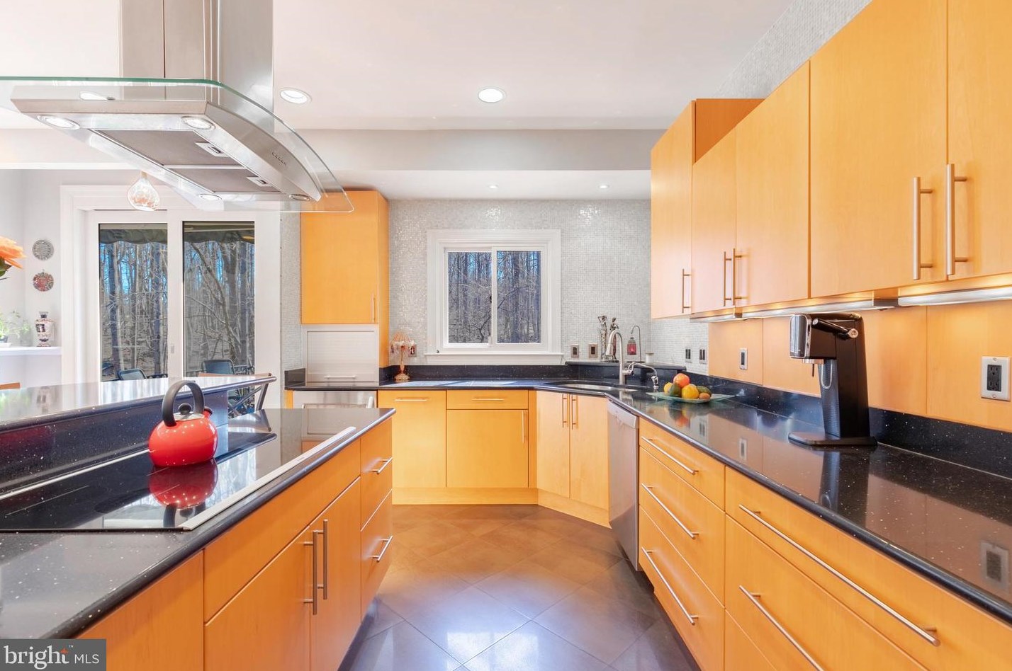 8800 Deer Hollow Ln, Rockville MD 20854-5440 exterior